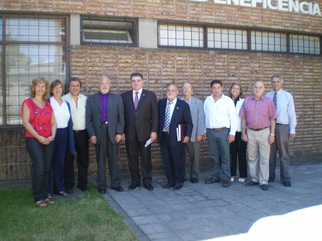 El Embajador de Armenia Sr. Vahagn Melikián visita la sede de U.G.A.B. en Montevideo.