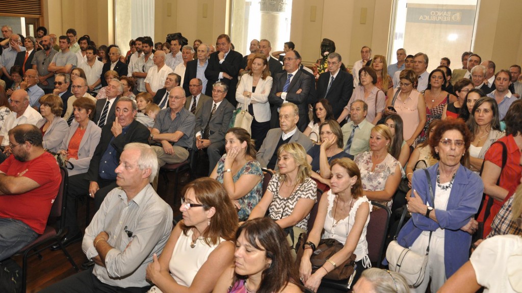 Entrega reconocimientos en foyer del Teatro Solís - Foto Castagnello (2)